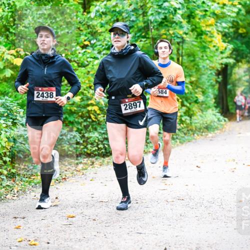 12.10.2025 - Bramfelder Halbmarathon 2025 Dr. Thomas Lammeyer http://msf.ph/oto/9341682 12.10.2025 09:52:36 Laufen 2438, 2897, 584 meine-sportfotos.de