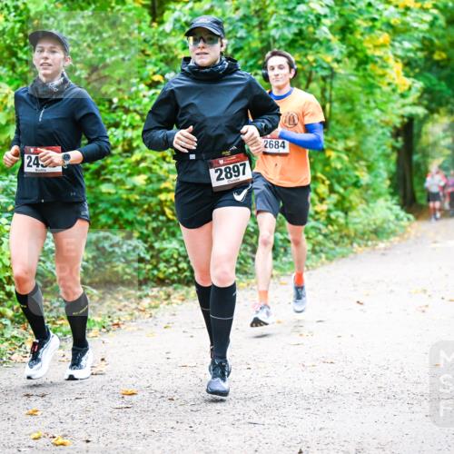 12.10.2025 - Bramfelder Halbmarathon 2025 Dr. Thomas Lammeyer http://msf.ph/oto/9341683 12.10.2025 09:52:36 Laufen 24, 2897, 2684 meine-sportfotos.de