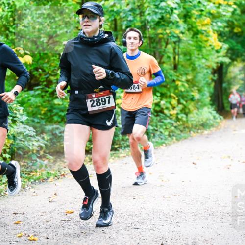 12.10.2025 - Bramfelder Halbmarathon 2025 Dr. Thomas Lammeyer http://msf.ph/oto/9341685 12.10.2025 09:52:36 Laufen 2438, 2897, 84 meine-sportfotos.de