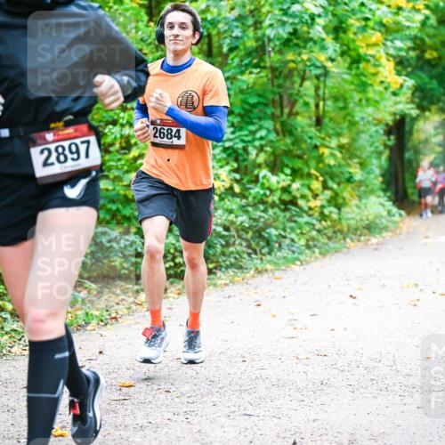 12.10.2025 - Bramfelder Halbmarathon 2025 Dr. Thomas Lammeyer http://msf.ph/oto/9341687 12.10.2025 09:52:37 Laufen 2897, 2684 meine-sportfotos.de