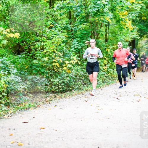 12.10.2025 - Bramfelder Halbmarathon 2025 Dr. Thomas Lammeyer http://msf.ph/oto/9341701 12.10.2025 09:52:45 Laufen 297, 2541 meine-sportfotos.de
