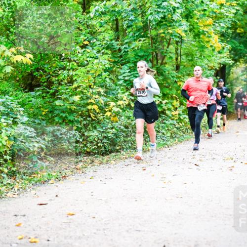 12.10.2025 - Bramfelder Halbmarathon 2025 Dr. Thomas Lammeyer http://msf.ph/oto/9341703 12.10.2025 09:52:46 Laufen 2970, 2541, 459 meine-sportfotos.de