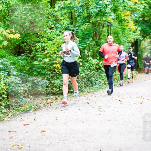 12.10.2025 - Bramfelder Halbmarathon 2025 Dr. Thomas Lammeyer http://msf.ph/oto/9341707 12.10.2025 09:52:46 Laufen 2970, 2541, 2459 meine-sportfotos.de