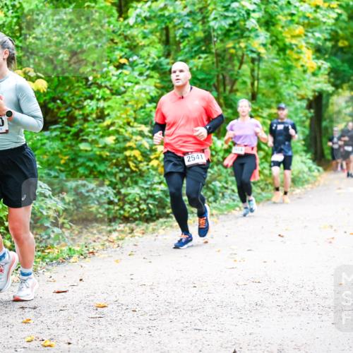 12.10.2025 - Bramfelder Halbmarathon 2025 Dr. Thomas Lammeyer http://msf.ph/oto/9341715 12.10.2025 09:52:47 Laufen 2970, 77, 2541 meine-sportfotos.de