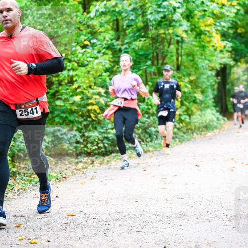 12.10.2025 - Bramfelder Halbmarathon 2025 Dr. Thomas Lammeyer http://msf.ph/oto/9341724 12.10.2025 09:52:49 Laufen 2541, 459 meine-sportfotos.de