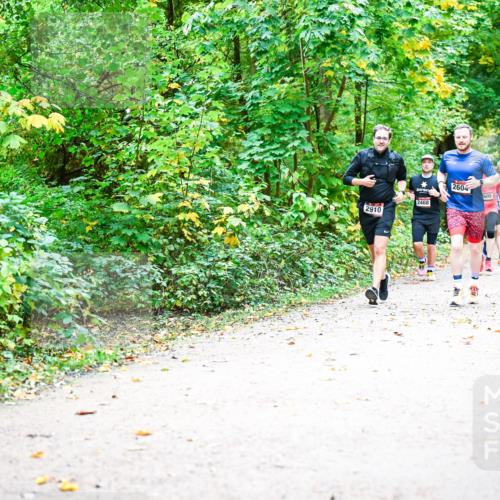 12.10.2025 - Bramfelder Halbmarathon 2025 Dr. Thomas Lammeyer http://msf.ph/oto/9341751 12.10.2025 09:52:54 Laufen 2604, 605, 18, 2468, 27, 2910 meine-sportfotos.de