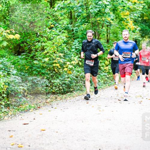 12.10.2025 - Bramfelder Halbmarathon 2025 Dr. Thomas Lammeyer http://msf.ph/oto/9341760 12.10.2025 09:52:55 Laufen 2604, 2468, 2605, 2910 meine-sportfotos.de