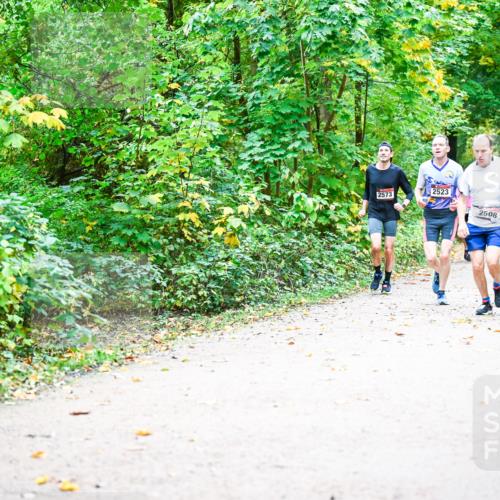 12.10.2025 - Bramfelder Halbmarathon 2025 Dr. Thomas Lammeyer http://msf.ph/oto/9341799 12.10.2025 09:53:02 Laufen 2573, 2523, 2508 meine-sportfotos.de