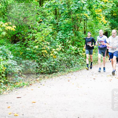 12.10.2025 - Bramfelder Halbmarathon 2025 Dr. Thomas Lammeyer http://msf.ph/oto/9341800 12.10.2025 09:53:02 Laufen 2573, 25, 2508 meine-sportfotos.de