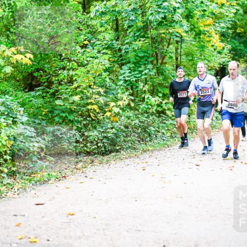 12.10.2025 - Bramfelder Halbmarathon 2025 Dr. Thomas Lammeyer http://msf.ph/oto/9341802 12.10.2025 09:53:02 Laufen 2523, 2573, 2508 meine-sportfotos.de