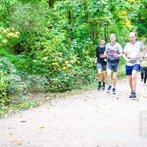 12.10.2025 - Bramfelder Halbmarathon 2025 Dr. Thomas Lammeyer http://msf.ph/oto/9341805 12.10.2025 09:53:03 Laufen 257, 2522, 643, 2508 meine-sportfotos.de