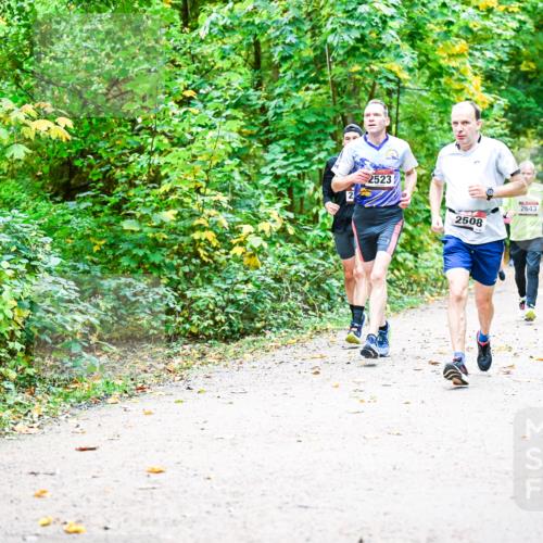 12.10.2025 - Bramfelder Halbmarathon 2025 Dr. Thomas Lammeyer http://msf.ph/oto/9341807 12.10.2025 09:53:03 Laufen 2523, 2508, 2643 meine-sportfotos.de