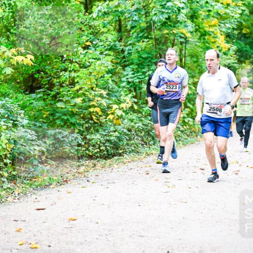 12.10.2025 - Bramfelder Halbmarathon 2025 Dr. Thomas Lammeyer http://msf.ph/oto/9341808 12.10.2025 09:53:03 Laufen 2523, 2508, 2643 meine-sportfotos.de