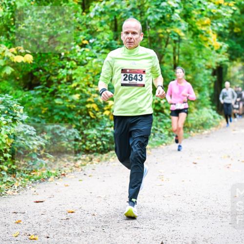 12.10.2025 - Bramfelder Halbmarathon 2025 Dr. Thomas Lammeyer http://msf.ph/oto/9341829 12.10.2025 09:53:07 Laufen 2643 meine-sportfotos.de