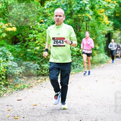 12.10.2025 - Bramfelder Halbmarathon 2025 Dr. Thomas Lammeyer http://msf.ph/oto/9341830 12.10.2025 09:53:07 Laufen 2643 meine-sportfotos.de