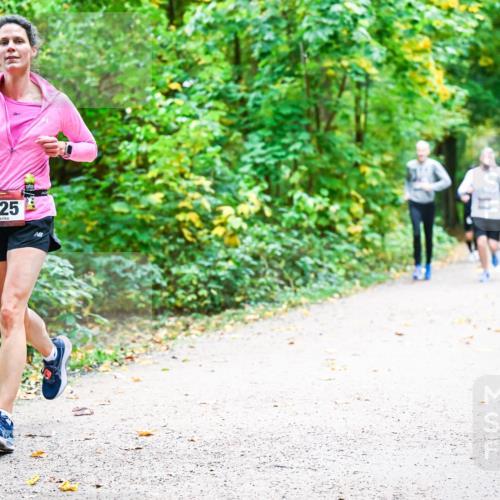 12.10.2025 - Bramfelder Halbmarathon 2025 Dr. Thomas Lammeyer http://msf.ph/oto/9341847 12.10.2025 09:53:10 Laufen 2925 meine-sportfotos.de