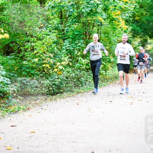 12.10.2025 - Bramfelder Halbmarathon 2025 Dr. Thomas Lammeyer http://msf.ph/oto/9341849 12.10.2025 09:53:12 Laufen 2729, 2713 meine-sportfotos.de