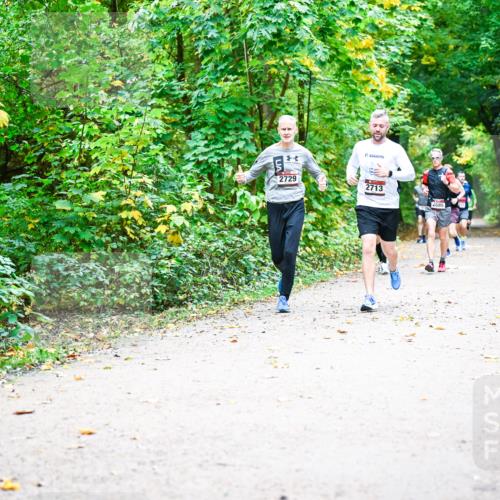 12.10.2025 - Bramfelder Halbmarathon 2025 Dr. Thomas Lammeyer http://msf.ph/oto/9341850 12.10.2025 09:53:12 Laufen 2729, 2713, 2685 meine-sportfotos.de