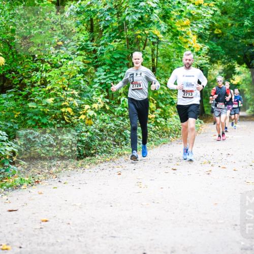 12.10.2025 - Bramfelder Halbmarathon 2025 Dr. Thomas Lammeyer http://msf.ph/oto/9341852 12.10.2025 09:53:12 Laufen 2729, 2713, 2685 meine-sportfotos.de