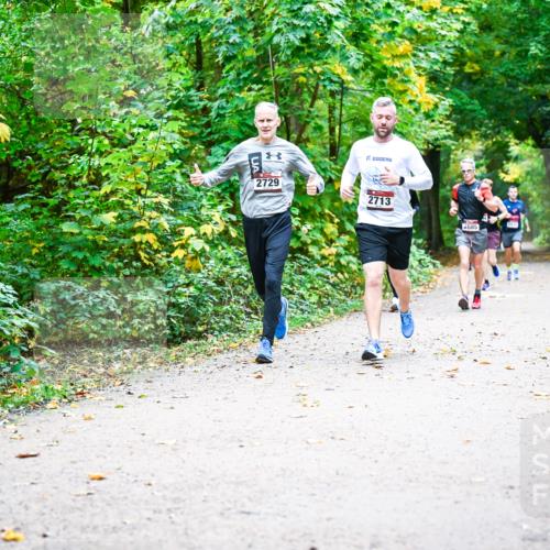 12.10.2025 - Bramfelder Halbmarathon 2025 Dr. Thomas Lammeyer http://msf.ph/oto/9341854 12.10.2025 09:53:12 Laufen 2729, 2713, 2685 meine-sportfotos.de
