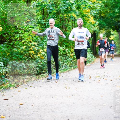 12.10.2025 - Bramfelder Halbmarathon 2025 Dr. Thomas Lammeyer http://msf.ph/oto/9341856 12.10.2025 09:53:13 Laufen 2729, 2713, 2685 meine-sportfotos.de