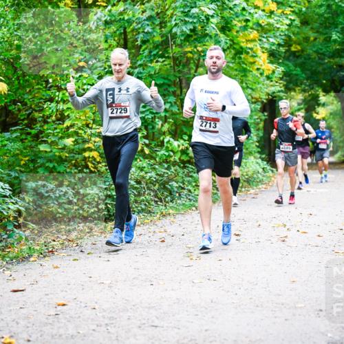 12.10.2025 - Bramfelder Halbmarathon 2025 Dr. Thomas Lammeyer http://msf.ph/oto/9341859 12.10.2025 09:53:13 Laufen 2729, 2713, 2685 meine-sportfotos.de