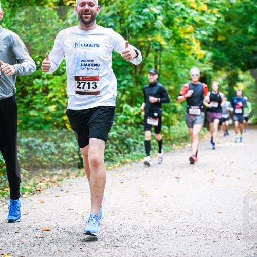 12.10.2025 - Bramfelder Halbmarathon 2025 Dr. Thomas Lammeyer http://msf.ph/oto/9341865 12.10.2025 09:53:14 Laufen 8, 51, 2729, 2713, 2743 meine-sportfotos.de