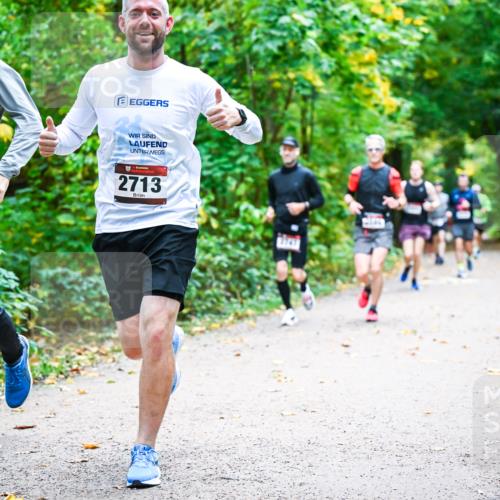 12.10.2025 - Bramfelder Halbmarathon 2025 Dr. Thomas Lammeyer http://msf.ph/oto/9341866 12.10.2025 09:53:14 Laufen 51, 2729, 2713, 3747 meine-sportfotos.de