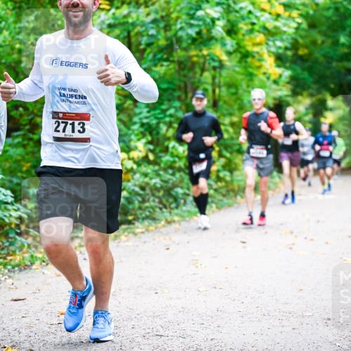 12.10.2025 - Bramfelder Halbmarathon 2025 Dr. Thomas Lammeyer http://msf.ph/oto/9341867 12.10.2025 09:53:14 Laufen 51, 2729, 2713 meine-sportfotos.de