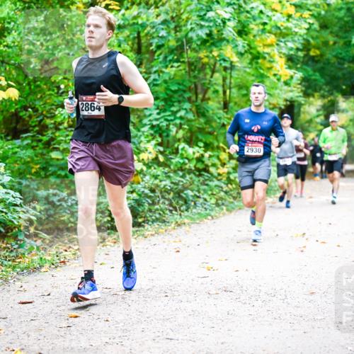 12.10.2025 - Bramfelder Halbmarathon 2025 Dr. Thomas Lammeyer http://msf.ph/oto/9341893 12.10.2025 09:53:19 Laufen 2864, 2930 meine-sportfotos.de