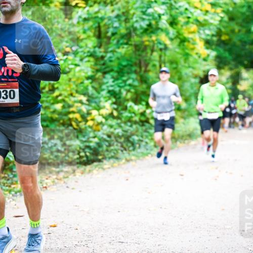 12.10.2025 - Bramfelder Halbmarathon 2025 Dr. Thomas Lammeyer http://msf.ph/oto/9341907 12.10.2025 09:53:21 Laufen 34, 2930 meine-sportfotos.de