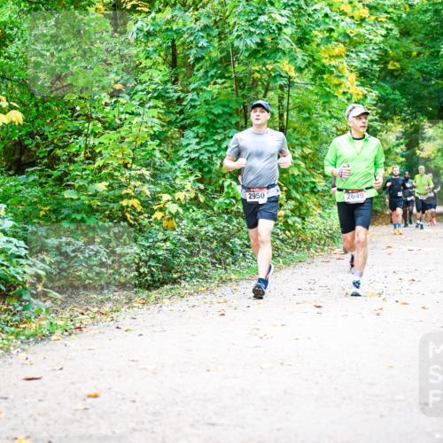 12.10.2025 - Bramfelder Halbmarathon 2025 Dr. Thomas Lammeyer http://msf.ph/oto/9341910 12.10.2025 09:53:22 Laufen 2950, 2649 meine-sportfotos.de