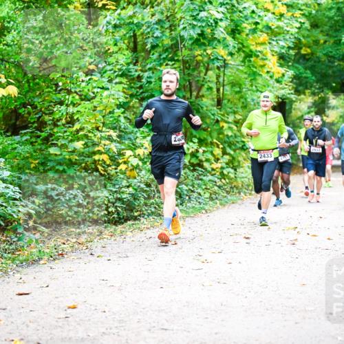 12.10.2025 - Bramfelder Halbmarathon 2025 Dr. Thomas Lammeyer http://msf.ph/oto/9341950 12.10.2025 09:53:30 Laufen 2824, 2433, 24, 2790 meine-sportfotos.de
