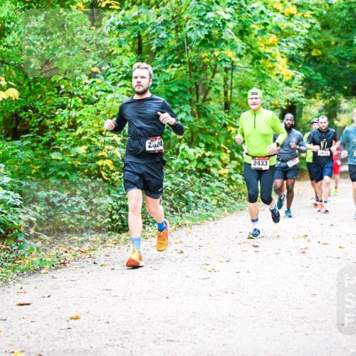 12.10.2025 - Bramfelder Halbmarathon 2025 Dr. Thomas Lammeyer http://msf.ph/oto/9341953 12.10.2025 09:53:30 Laufen 2824, 2433, 24, 2657, 2125, 2790 meine-sportfotos.de