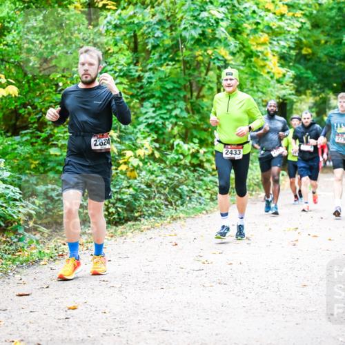 12.10.2025 - Bramfelder Halbmarathon 2025 Dr. Thomas Lammeyer http://msf.ph/oto/9341957 12.10.2025 09:53:31 Laufen 2824, 2433, 2790 meine-sportfotos.de