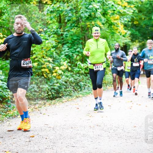 12.10.2025 - Bramfelder Halbmarathon 2025 Dr. Thomas Lammeyer http://msf.ph/oto/9341958 12.10.2025 09:53:31 Laufen 2824, 2433, 2925, 2790 meine-sportfotos.de