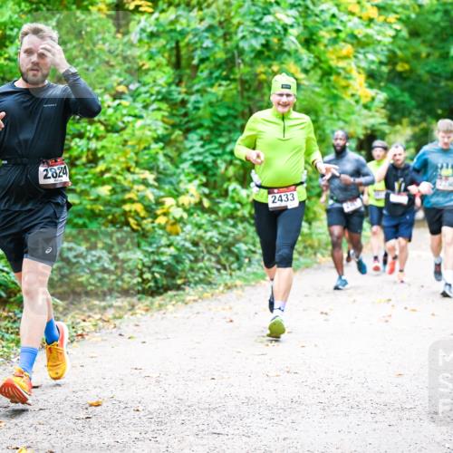 12.10.2025 - Bramfelder Halbmarathon 2025 Dr. Thomas Lammeyer http://msf.ph/oto/9341959 12.10.2025 09:53:31 Laufen 2824, 2433 meine-sportfotos.de
