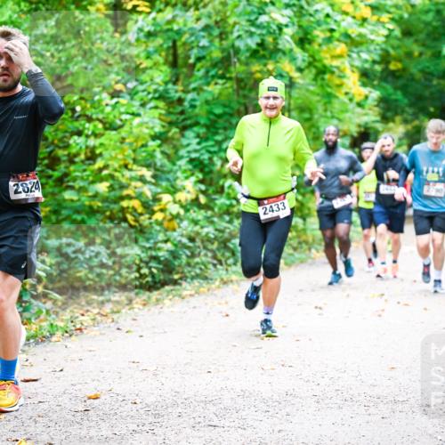 12.10.2025 - Bramfelder Halbmarathon 2025 Dr. Thomas Lammeyer http://msf.ph/oto/9341960 12.10.2025 09:53:31 Laufen 2824, 2433, 2790 meine-sportfotos.de