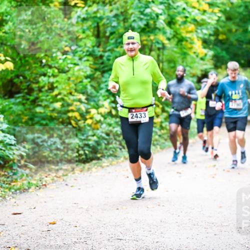 12.10.2025 - Bramfelder Halbmarathon 2025 Dr. Thomas Lammeyer http://msf.ph/oto/9341963 12.10.2025 09:53:32 Laufen 2824, 2433, 27 meine-sportfotos.de