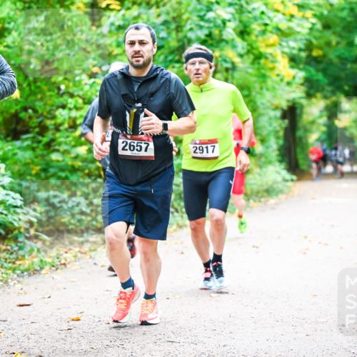 12.10.2025 - Bramfelder Halbmarathon 2025 Dr. Thomas Lammeyer http://msf.ph/oto/9341980 12.10.2025 09:53:35 Laufen 2481, 2657, 2917 meine-sportfotos.de
