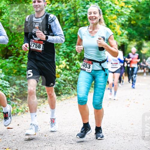 12.10.2025 - Bramfelder Halbmarathon 2025 Dr. Thomas Lammeyer http://msf.ph/oto/9342054 12.10.2025 09:53:52 Laufen 600, 2872, 2758, 15, 2453, 58 meine-sportfotos.de