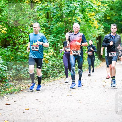 12.10.2025 - Bramfelder Halbmarathon 2025 Dr. Thomas Lammeyer http://msf.ph/oto/9342074 12.10.2025 09:53:56 Laufen 2686, 2795, 2709, 2963, 2850 meine-sportfotos.de