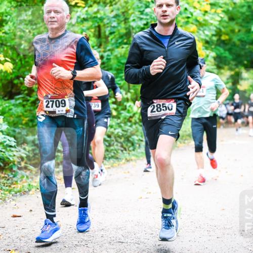 12.10.2025 - Bramfelder Halbmarathon 2025 Dr. Thomas Lammeyer http://msf.ph/oto/9342084 12.10.2025 09:53:57 Laufen 2709, 14, 39, 2850 meine-sportfotos.de