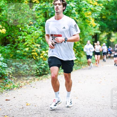12.10.2025 - Bramfelder Halbmarathon 2025 Dr. Thomas Lammeyer http://msf.ph/oto/9342132 12.10.2025 09:54:06 Laufen  meine-sportfotos.de