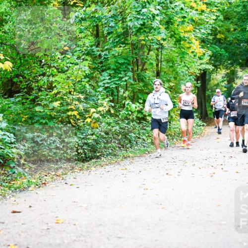 12.10.2025 - Bramfelder Halbmarathon 2025 Dr. Thomas Lammeyer http://msf.ph/oto/9342139 12.10.2025 09:54:07 Laufen 273, 2972, 2445 meine-sportfotos.de