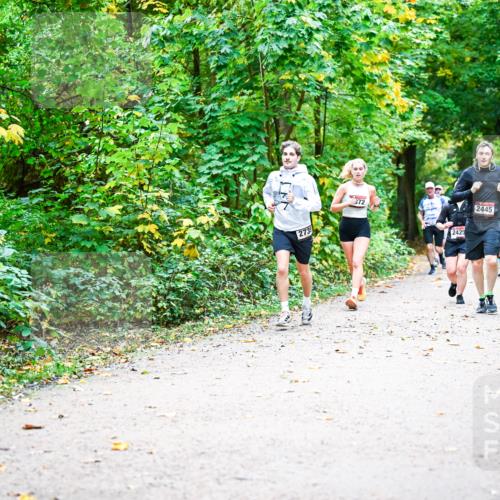 12.10.2025 - Bramfelder Halbmarathon 2025 Dr. Thomas Lammeyer http://msf.ph/oto/9342143 12.10.2025 09:54:08 Laufen 2735, 72, 2425, 2445, 2073 meine-sportfotos.de