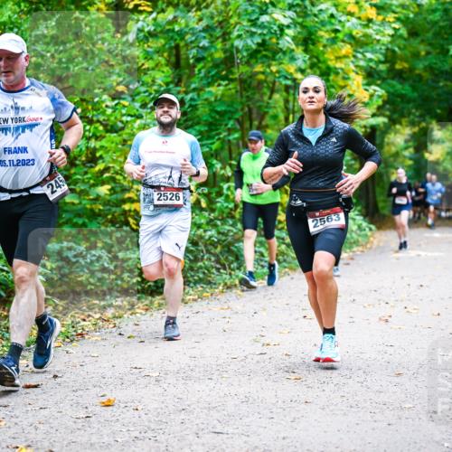 12.10.2025 - Bramfelder Halbmarathon 2025 Dr. Thomas Lammeyer http://msf.ph/oto/9342189 12.10.2025 09:54:16 Laufen 05, 11, 2023, 245, 2526, 2563 meine-sportfotos.de