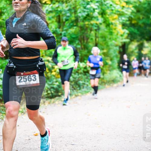 12.10.2025 - Bramfelder Halbmarathon 2025 Dr. Thomas Lammeyer http://msf.ph/oto/9342198 12.10.2025 09:54:17 Laufen 17, 2526, 34, 2563 meine-sportfotos.de