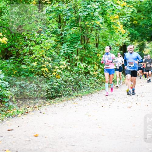 12.10.2025 - Bramfelder Halbmarathon 2025 Dr. Thomas Lammeyer http://msf.ph/oto/9342239 12.10.2025 09:54:24 Laufen 2581, 813, 2812, 2829, 2436 meine-sportfotos.de