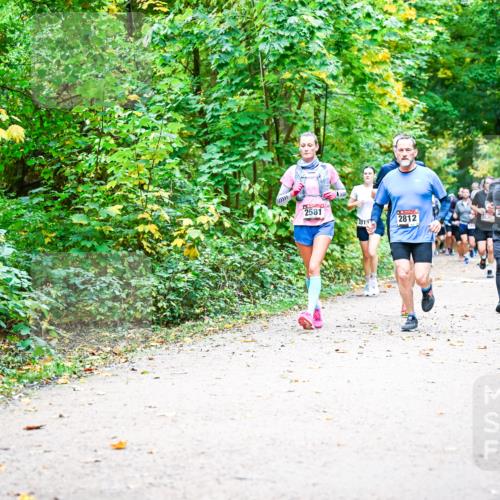 12.10.2025 - Bramfelder Halbmarathon 2025 Dr. Thomas Lammeyer http://msf.ph/oto/9342246 12.10.2025 09:54:25 Laufen 2581, 2813, 2812, 2436 meine-sportfotos.de